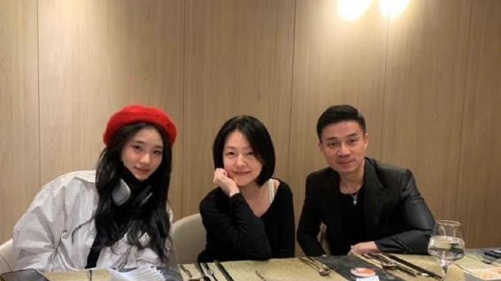 小S|小S被网友集体吐槽，自己婚姻中忍气吞声，姐姐大S婚姻里上蹿下跳