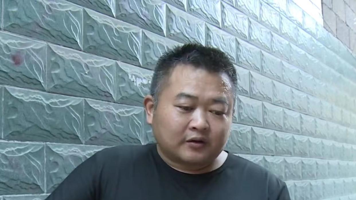 老人住老大家却照顾老二孩子，让老二殴打老大，让大儿媳丢了工作