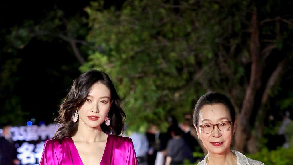 倪妮|金鸡奖倪妮奚美娟同框，一个艳俗像花瓶一个清秀素雅受人尊敬