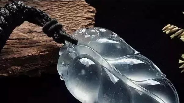 翡翠|翡翠挂绳您喜欢那种颜色？学问颇深