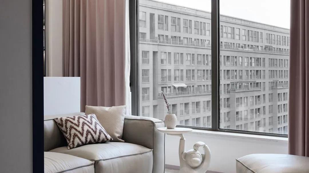 完美还原效果图的气质小户型，半开放式厨房稳稳拿捏空间！