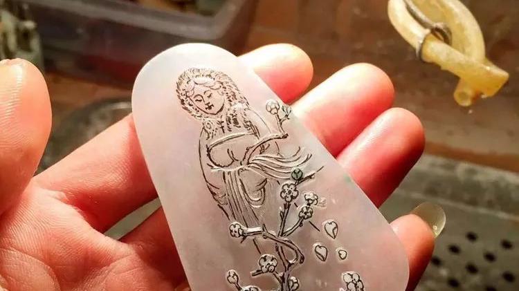 翡翠|捡漏两块翡翠边角料，成品出来后，这样的“雪花棉”给我来一打！