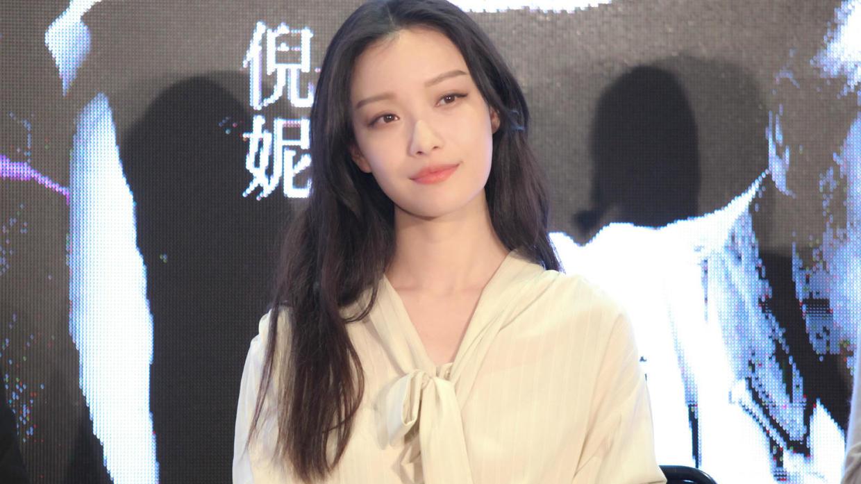 倪妮|张艺谋到倪妮闺房后说：不要花心思恋爱，否则我就不再找你演戏