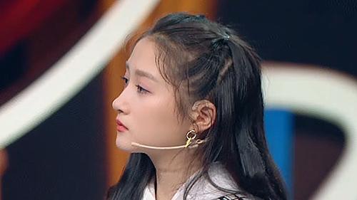 关晓彤|谁说小白鞋过时了？看到关晓彤上脚效果，网友：放弃AJ