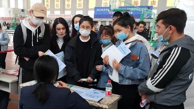 央企|“不考虑二本以下及专升本”，央企的招聘要求引热议，专科生慌了