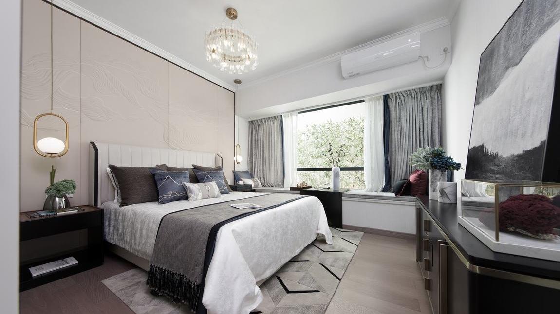 155平现代风四居室，巨型的墙画乱中有序，是肆意潇洒的无意之作