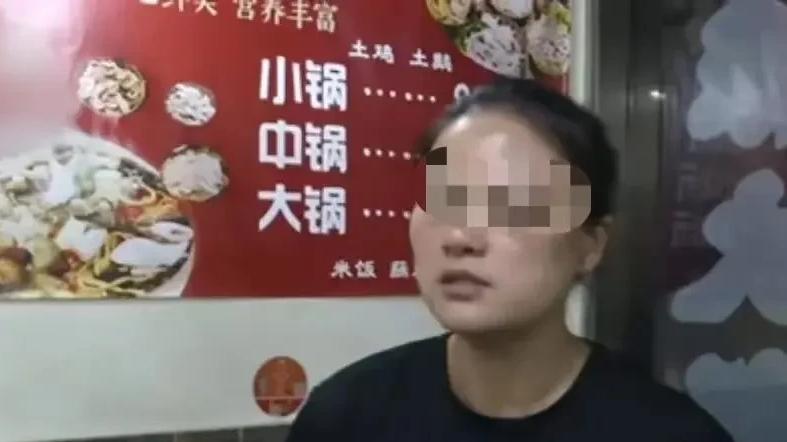 值当吗？女子请4位朋友吃饭，团购了一个99元的套餐，中途加菜却不付账