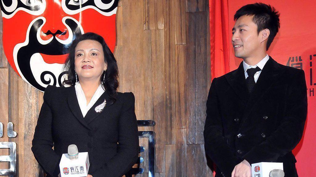 张兰|事态再升级！张兰痛骂亲家半小时，徐妈妈反击：瑞士消费也列入？