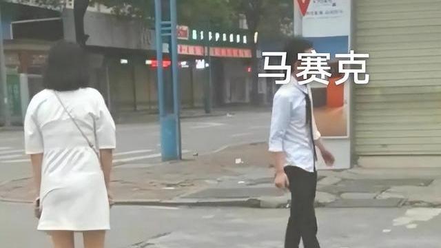 纪实：深圳街头，男子气愤地甩开女子：你是我女友，却和别人过夜