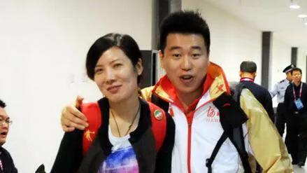 杜丽|被生父抛弃与继父不合，退役嫁小4岁老公，射击女王杜丽如今怎样