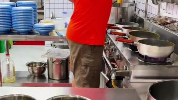 山东200万粉丝大网红开面馆，9块钱9一碗配鸡腿，网友：含泪赚5块