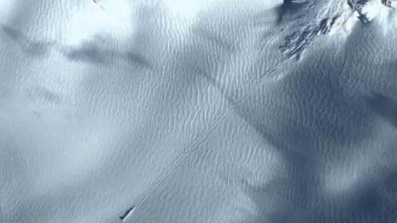 南大西洋被发现一架坠毁UFO？太空船？外星人？
