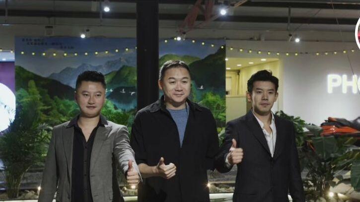 黄渤|高虎与黄渤姐姐聚会，头发稀少身材壮实，近照胖出双下巴