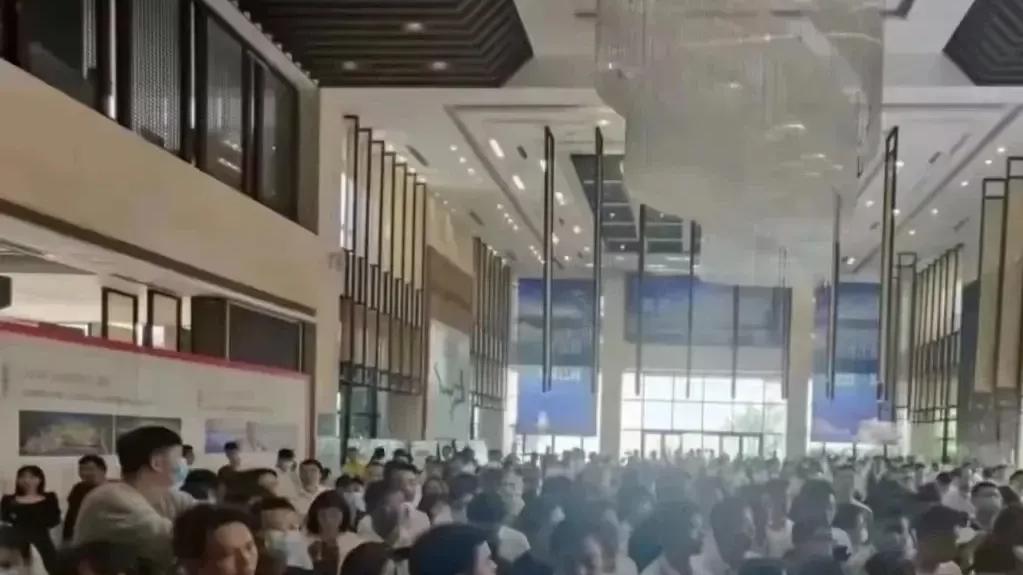 昆明|再强调一遍，现在还有楼盘开盘排队买房的，绝对都是房托，绝对不能买