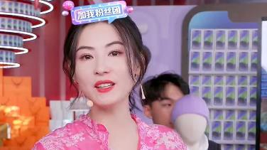 |张柏芝直播间非常火爆，自己却很少说话，全程都由工作人员吆喝