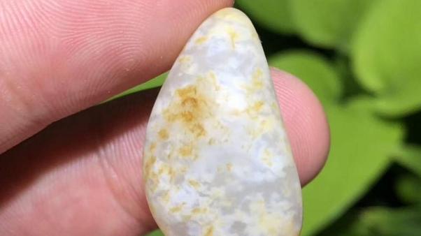 |和田玉里出现棉还值钱吗？这算是一种瑕疵吗？对外观影响大不大？