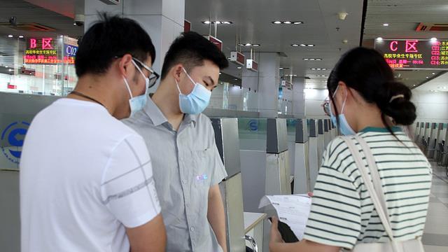 大学生|大学毕业去当高端家政，住豪宅、开飞机，到头来被说是高学历丫鬟