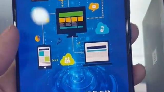 河南|河南一顾客拿着手机去解锁，老板开机后被屏幕上的4个字被吓懵了