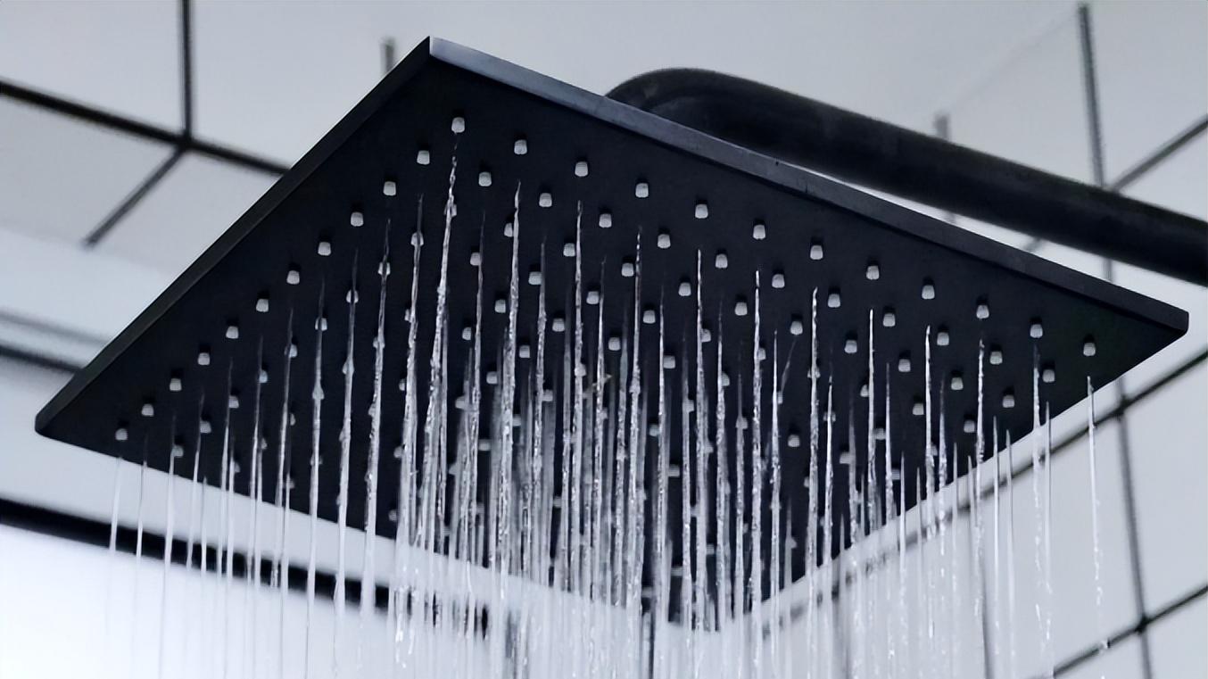 不得不承认，卫生间添置了5个“高级货”，整整齐齐、干干净净