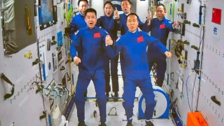 中国六名宇航员“会师”，美媒：返月是重点，对天宫号不感兴趣