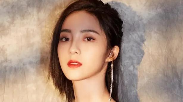 万鹏|出道就演女主，曾被质疑的方鹏，用实力证明自己