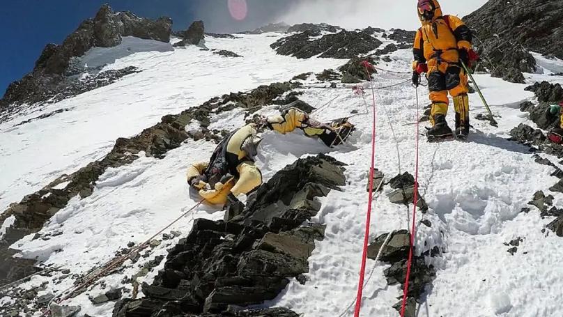 月牙泉|喜马拉雅山“出事”了？冰雪消融后，湖中出现的景象让人不敢相信