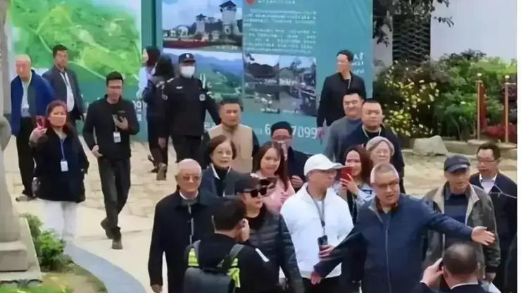 刘晓庆|太可怜了！刘晓庆昔日独自一人跑到重庆为自己选墓地