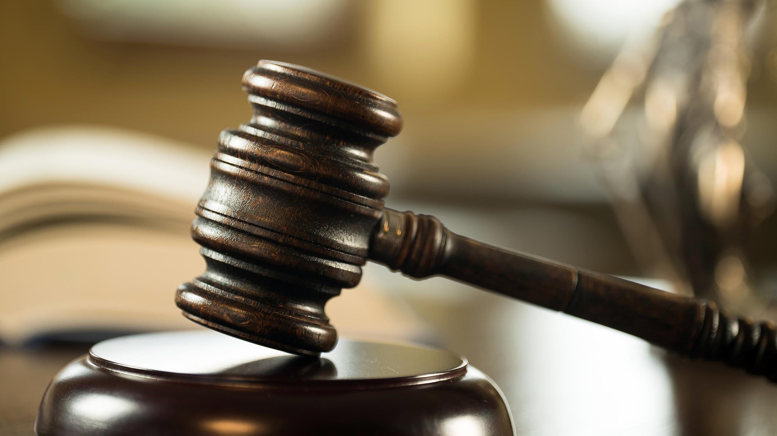 机器起火女员工冒险抢救反被单位索赔65.8万元