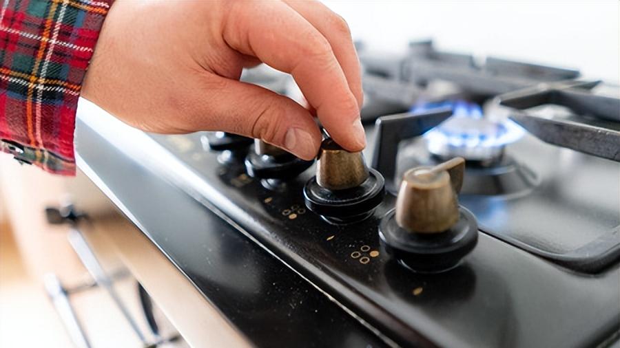 不锈钢锅“发黄发黑”怎么办？别担心，一抹一擦，锅底焕然一新