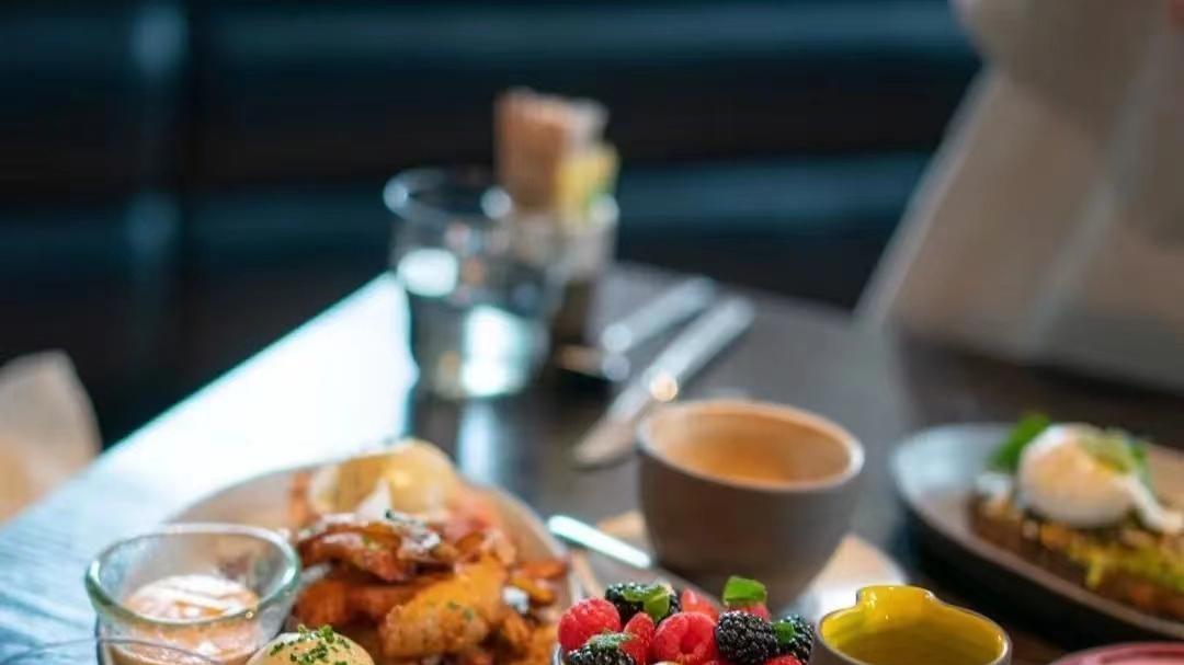 律师|潘克妻子晒美照，礼貌回应网友质疑，尽显优雅气质