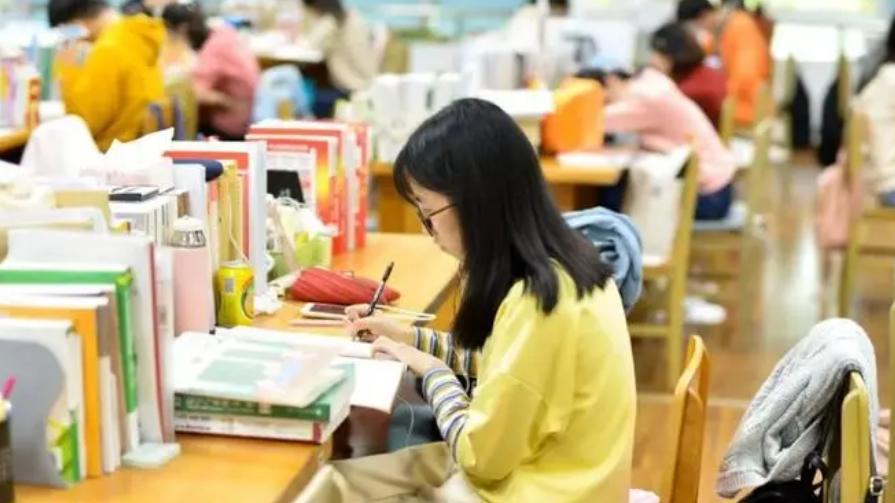 考研|考上研究生后才明白，这四类专业不适合读研，本科毕业就很香