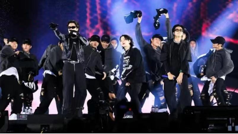 BTS休团4个月开唱，釜山办免费演唱会，队长金南俊喊话现场粉丝