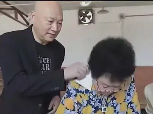 陈丽华|迟重瑞对陈丽华到底是不是真爱，这一个眼神就足以证明！