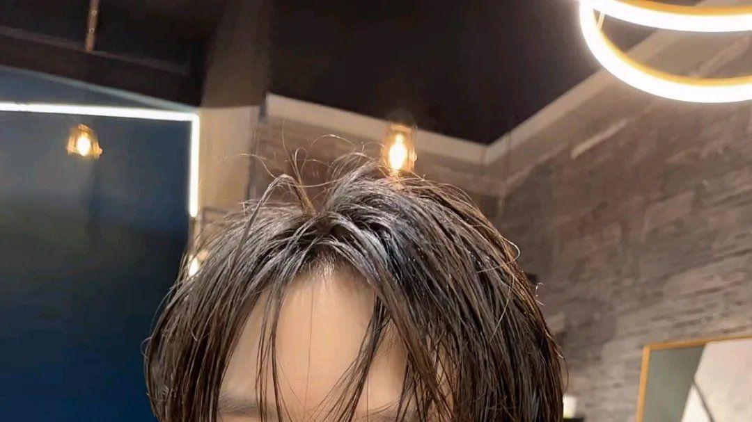 发型 今秋流行发型17款，高颜值真时尚，看完都想试一试