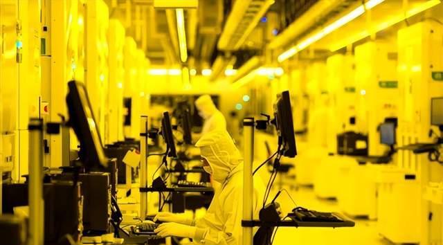 遨游|美国投入527亿美元，遏制中国芯片发展，比援助乌克兰还多一百亿