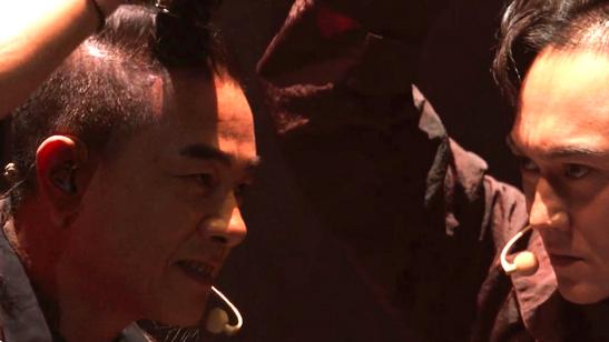 陈小春|陈小春在舞台上剃头，看上去很洒脱实则充满野性，他比苏有朋还要狠