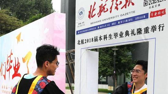 芯片|比芯片垄断更棘手，清北2万人才流向美国，2家中企出手打破局面