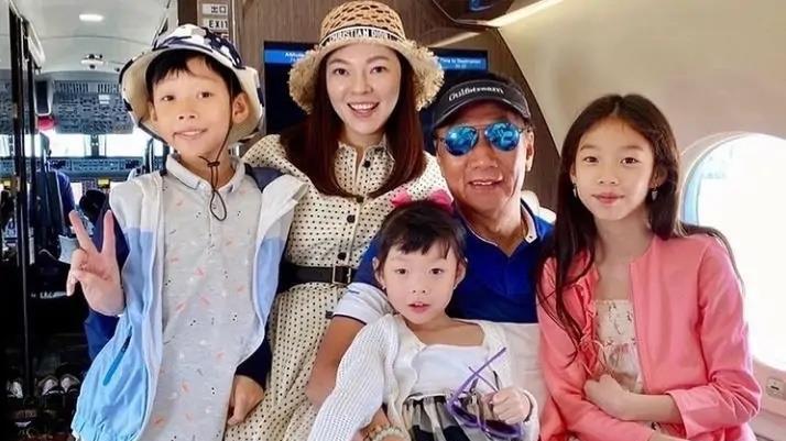 |富士康老板儿女出镜！儿子颜值很一般，还好女儿像妈妈一样漂亮！