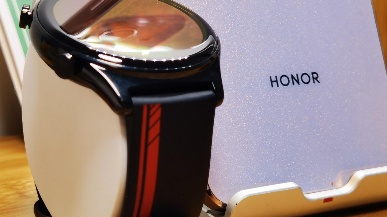 华为荣耀|荣耀手表GS3时刻系列不仅仅是智能手表和健身管家，更是时尚与力量的美