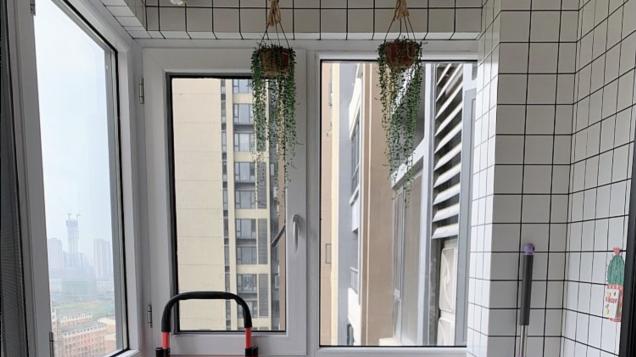 为什么年轻人不愿意封阳台，落地窗真的好吗？听听装修师傅怎么说