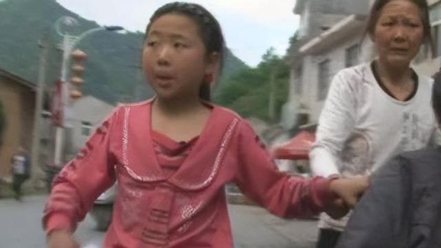 变形计|她因《变形计》染上公主病，回村后变了个人，富人游戏穷人玩不起