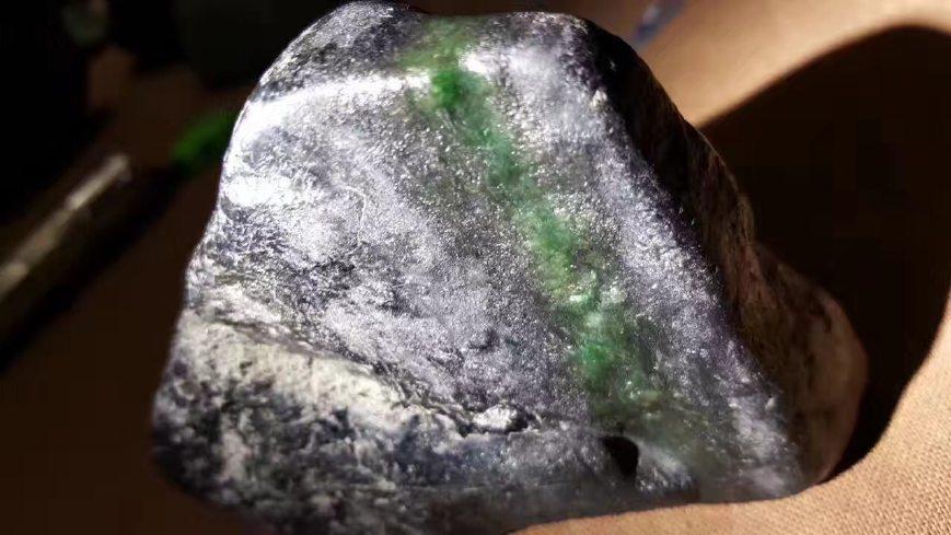 翡翠|翡翠原石中的雾层你了解多少？有几种颜色？哪种最好？