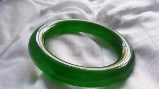 翡翠|翡翠种老种嫩怎么看？爱玉之人不能不知道