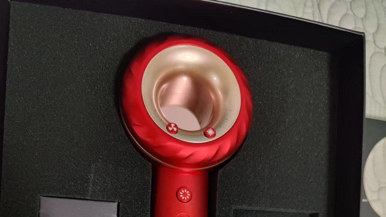我再不用担心吵醒室友了，用它吹头发太随心所欲
