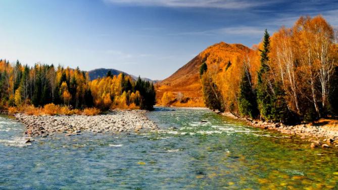 |北疆的河流真是清纯，绝少污染，走进这样的地方真是使人神怡