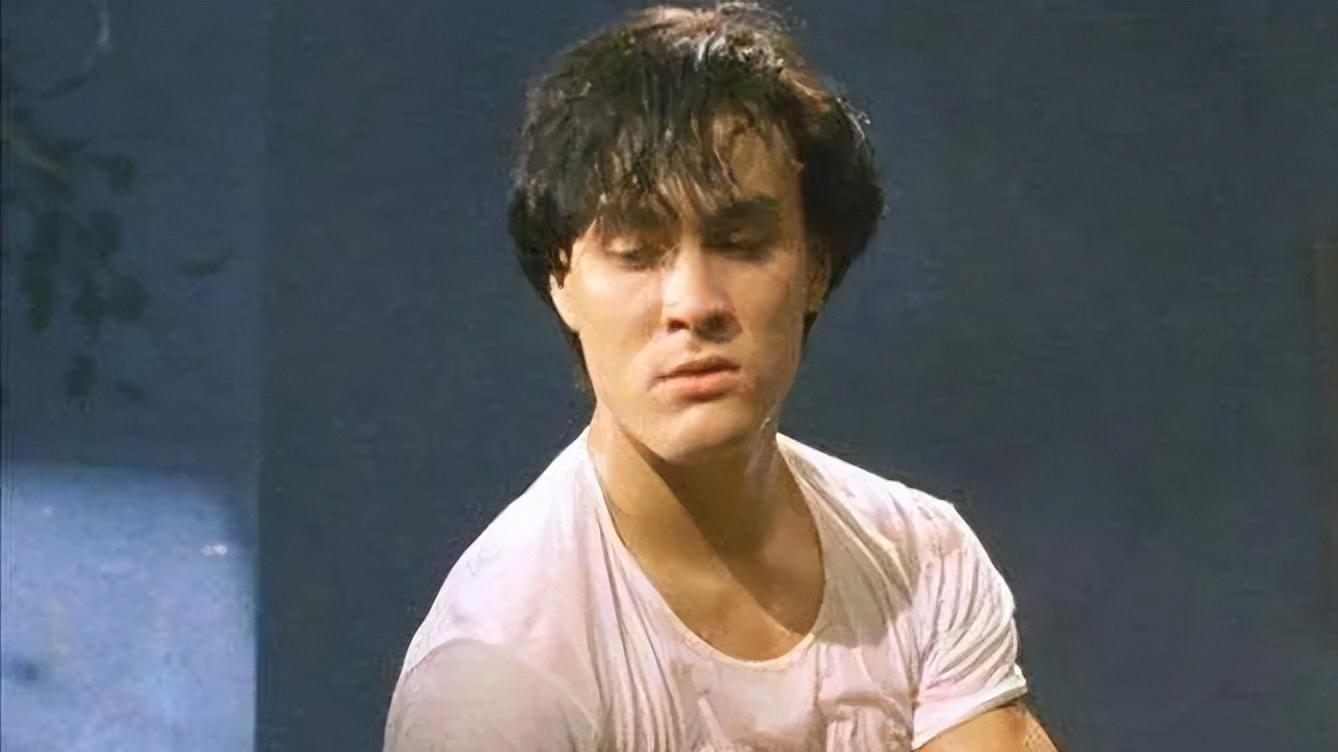 电影|电影《乌鸦》里的道具枪，是真武器还是假武器？