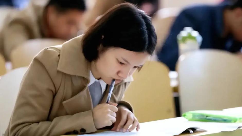 95后|95后公务员晒工资单，网友疑惑：这是铁饭碗吗？金额和想象的不同