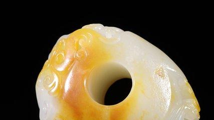 和田玉籽料|旧藏【和田玉籽料 螭龙 挂扣把件】