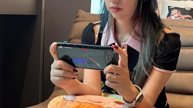 路人甲|双12哪些旗舰手机值得入手？高性能+强续航，认准这2款榜单常客