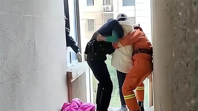 回顾：女大学生当小三，为男子怀孕4次被抛弃，前途和人生都毁了
